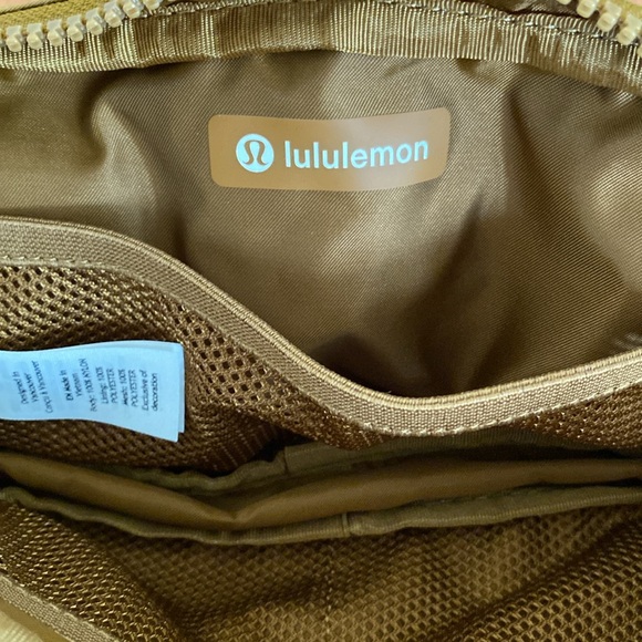 ❤️ Lululemon Everywhere Belt Bag Burnt Caramel NWT - Picture 9 of 11